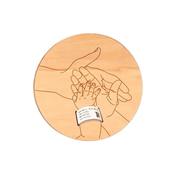 Tablă de lemn comemorativă 14,8 x 14,8 cm cu gravură Orificii pentru datele nou-născutului Cadou decorativ pentru nașterea bebelușului Plăcuță de amintire naturală 1