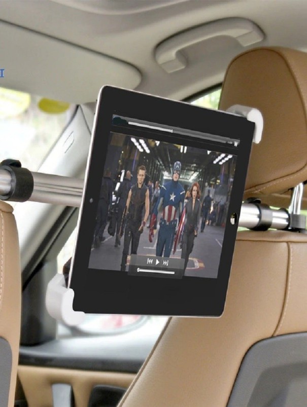 Tablethouder tussen autostoelen