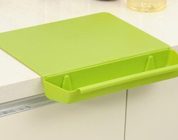 Tagliere con ciotola verde