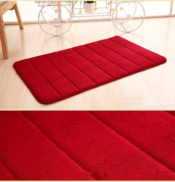 Tapis de bain rouge