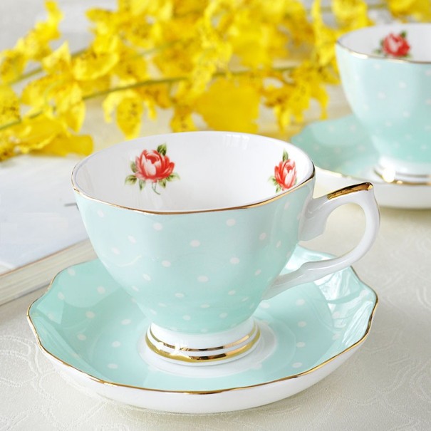 Tasse en céramique avec soucoupe A969 2