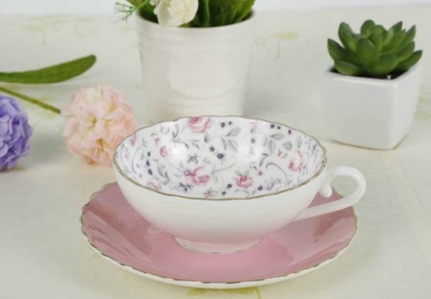 Tasse en céramique avec soucoupe C80 3