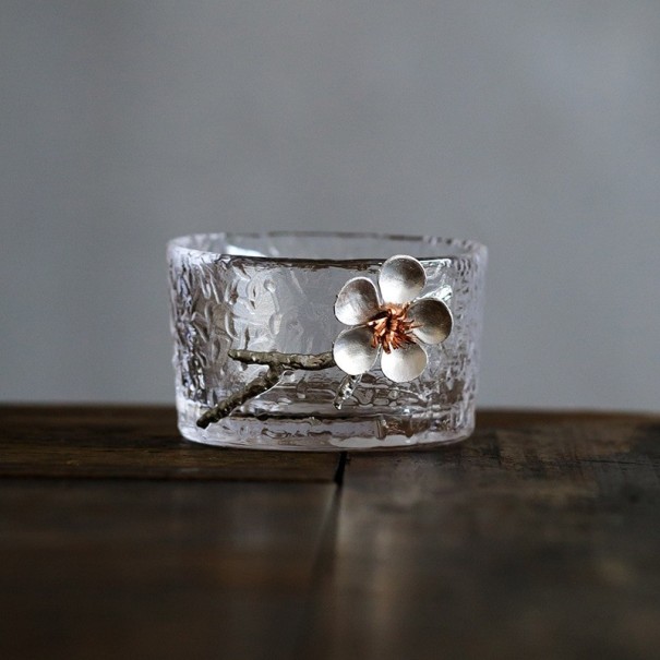 Tasse en verre avec fleur 8