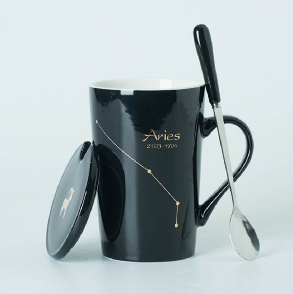 Taza con cuchara y tapa, signo del zodiaco negro 8