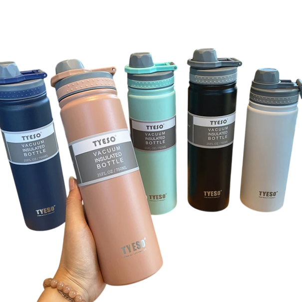 Termos i rostfritt stål 750 ml Dubbelväggig vakuumisolering Slitstark termoflaska för varma och kalla drycker Resetermos med läcksäkert lock Ergonomisk design