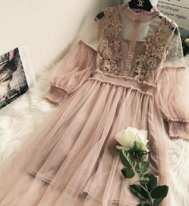 Tiulowa sukienka z koronką stary różowy