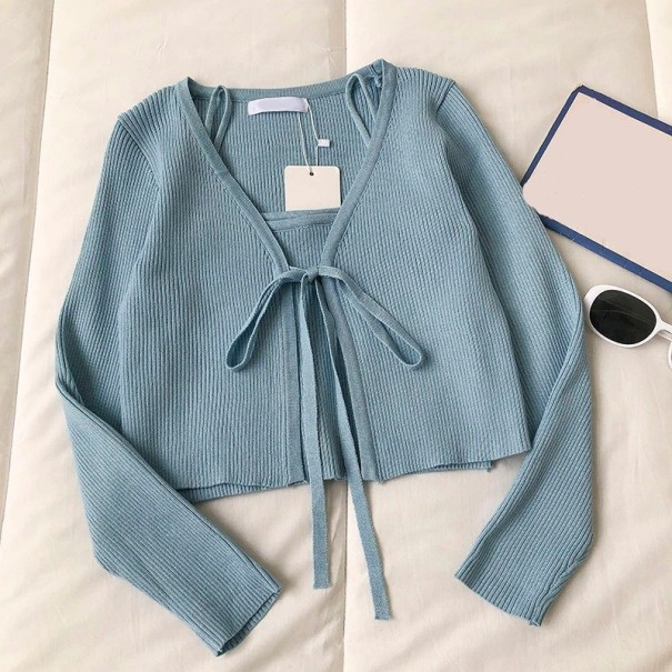 Top corto e maglione da donna azzurro