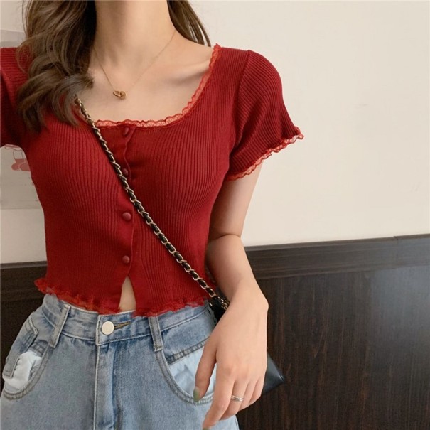 Top court en tricot pour femmes avec boutons bordeaux