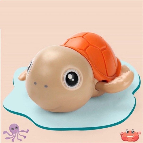 Tortuga en el agua naranja