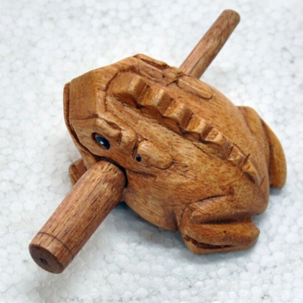 Træfrø med hammer 1