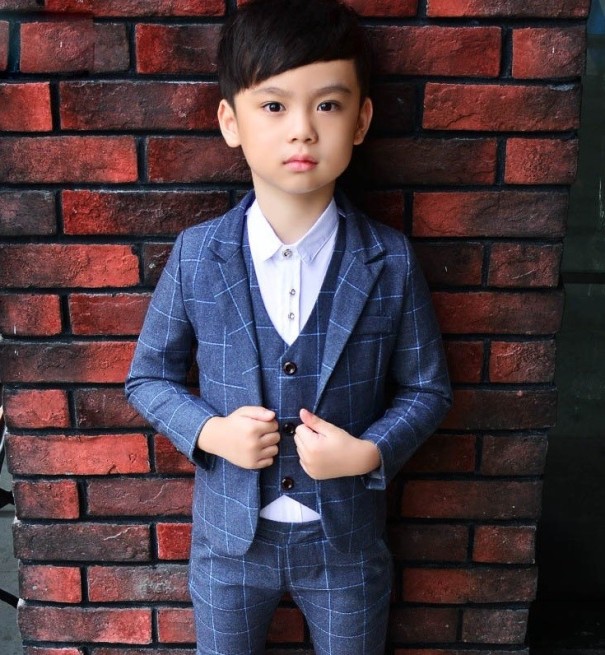 Traje de cuadros para niño con chaleco gris oscuro 4
