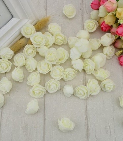 Trandafiri decorativi din spuma 100 bucati J3279 cremos