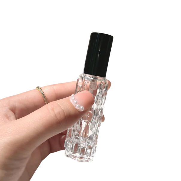Travel Refillable Perfume Bottle 10 ml Glass with Decorative Surface and Cap for Carrying Fragrances black