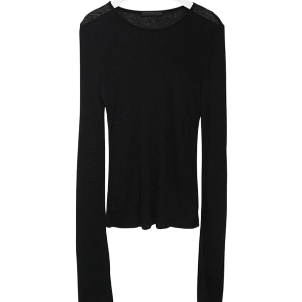 Tricou cu mânecă lungă pentru femei, croit în stil, elegant, elastic. Tricou uni pentru fiecare zi. Piesă vestimentară de bază la modă pentru garderoba ta. negru