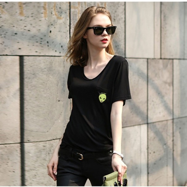 Tricou de damă cu un extraterestru pe buzunar J1794 negru M