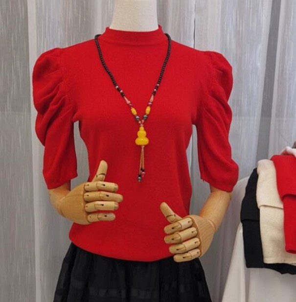 Tricou tricotat pentru femei cu mâneci adunate roșu