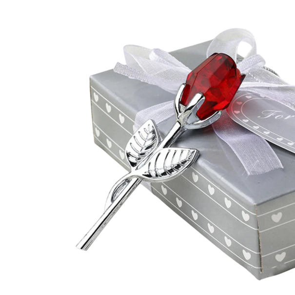 Umělá křišťálová růže se stříbrným stonkem 9 x 3 cm Dárková krabička 3 x 5,5 x 12 cm Elegantní dekorace pro dárky a interiéry červená