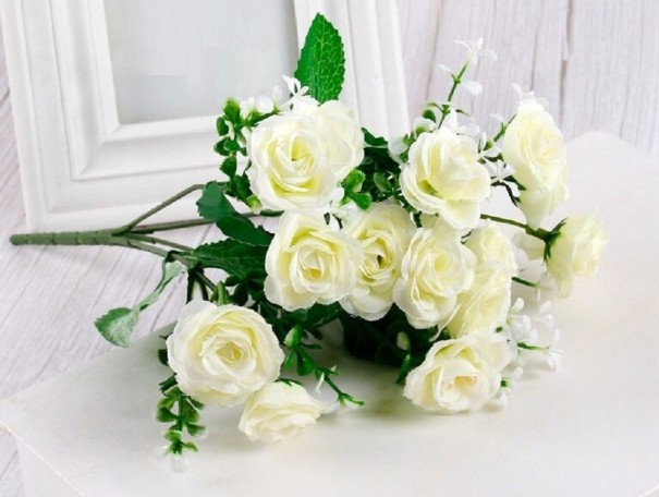Umelá kytica ruží biela