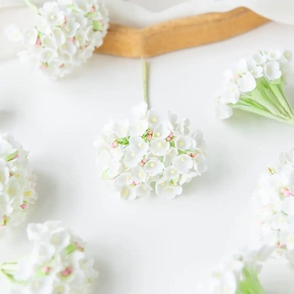 Umělé dekorační květiny drobné květní svazky 7 cm hedvábí květinová dekorace do věnců aranžmá svatebních ozdob interiéru bílá