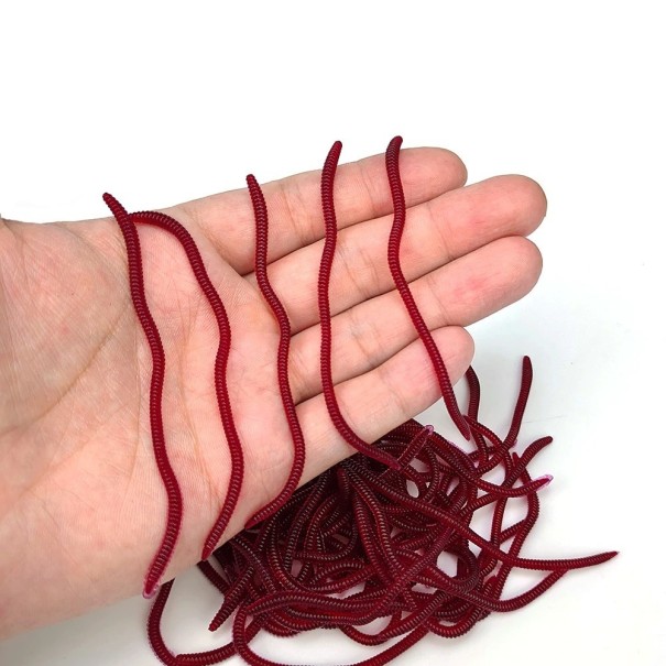 Umelí červy 9 cm 50 ks bordová