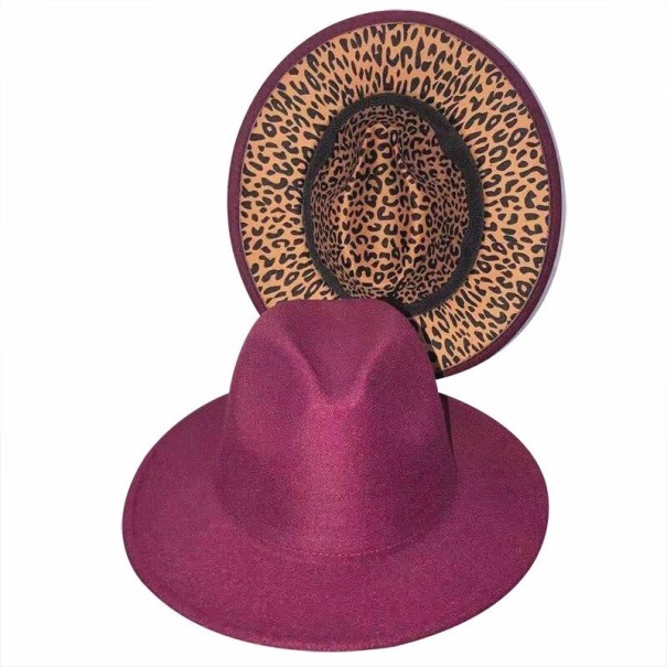 Unisex-hue med leopardprint vinrød