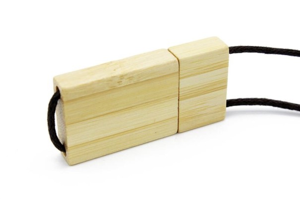USB flash disk dřevěný 8GB 4