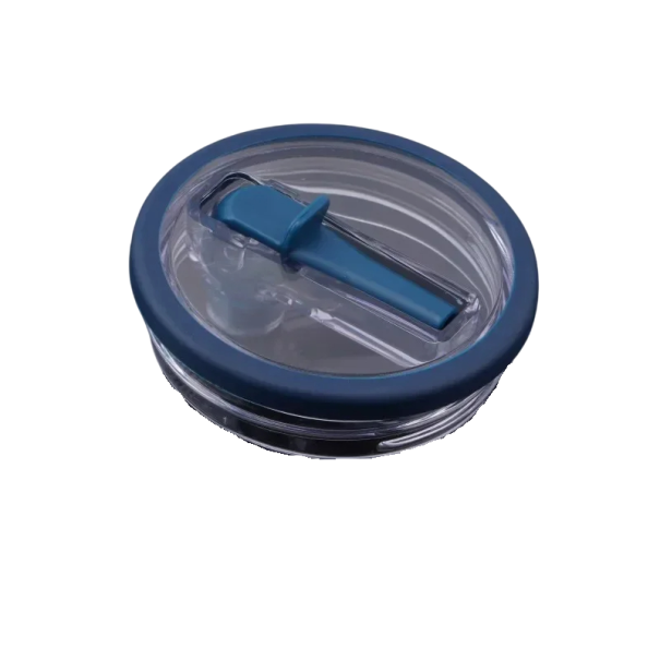 Vaihdettava kansi ja ylös nostettava pilli Stanley Cupille 10 x 8,8 x 2,6 cm Muovikansi tiivisteellä Roiskeenkestävä kansi Kansi ja suljettava pilli tummansininen