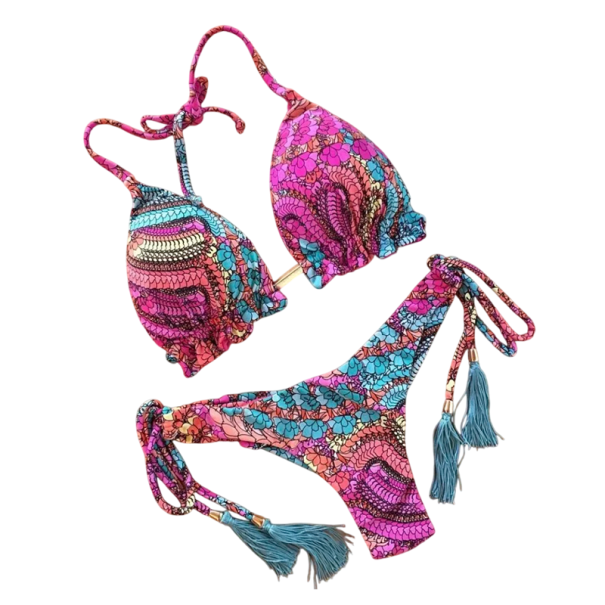 Värikäs brasilialainen bikini hapsuilla ja etnisellä kuviolla. Fuksian ja turkoosin värinen kaksiosainen uimapuku rohkeilla yksityiskohdilla ja nauhoilla. M