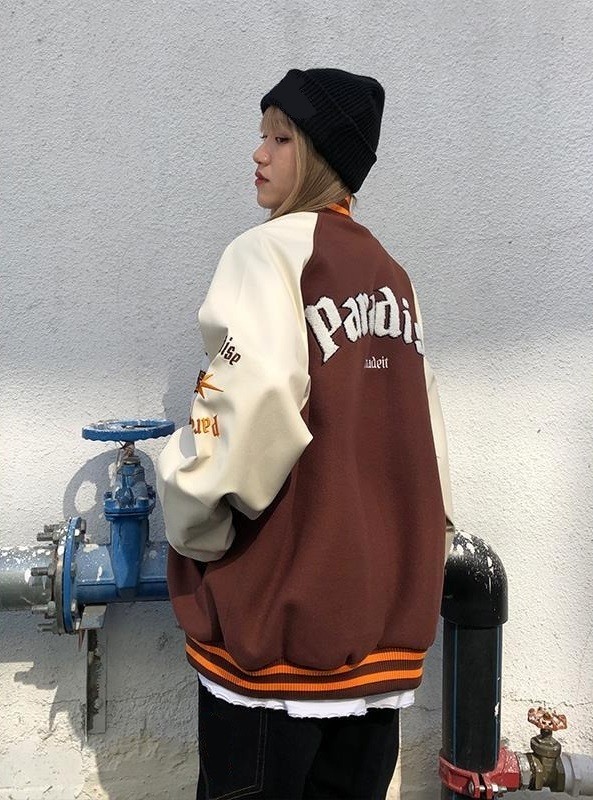 Veste de baseball avec écusson sur la poitrine et grand logo au dos Coupe oversize décontractée Manches contrastantes Bords rayés en côtes blanc S