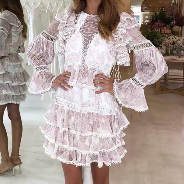 Vestido con volantes y detalle de cordones M