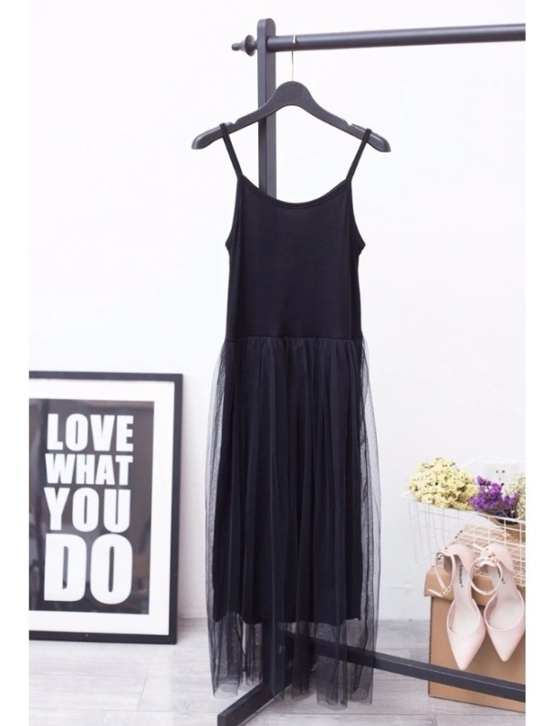 Vestido de mujer con falda de tul negro