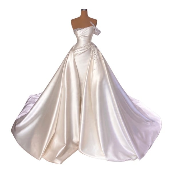 Vestido de noiva elegante para senhora com alça única, pérolas e corpete drapeado com sobreposição e cauda longa branca para a cerimónia XS