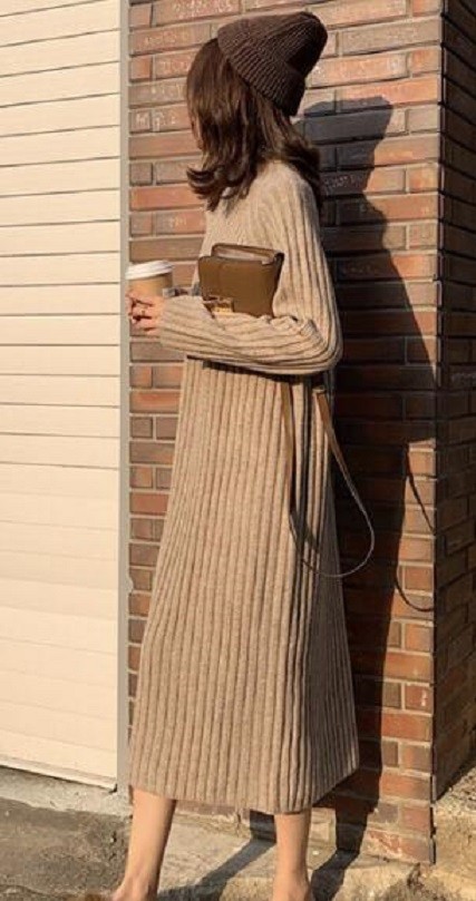 Vestido midi de malha caqui