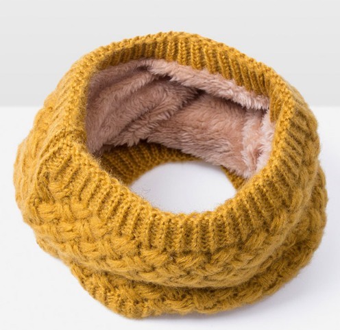 Vintertunnelscarf med päls gul