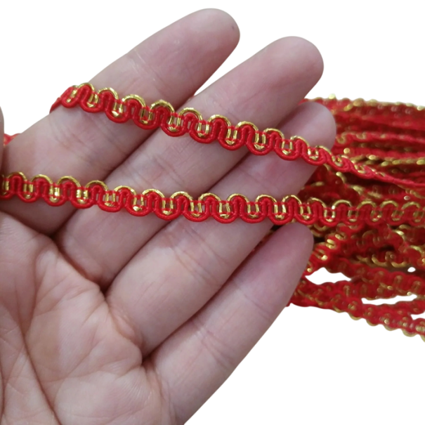 Vlnitá dekoratívna stuha 5 mm x 4,6 m Polyesterová krajková páska na šitie zdobenie odevov scrapbooking svadobné dekorácie DIY tvorenie červená