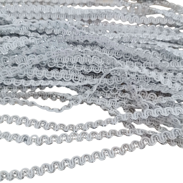 Vlnitá dekorativní stuha 5 mm x 4,6 m Polyesterová krajkovitá páska Ric Rac stuha na šití zdobení oděvů scrapbooking DIY dekorace bílá