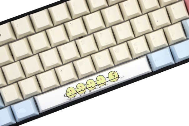Vymeniteľné klávesa medzerník s potlačou kuriatok biela