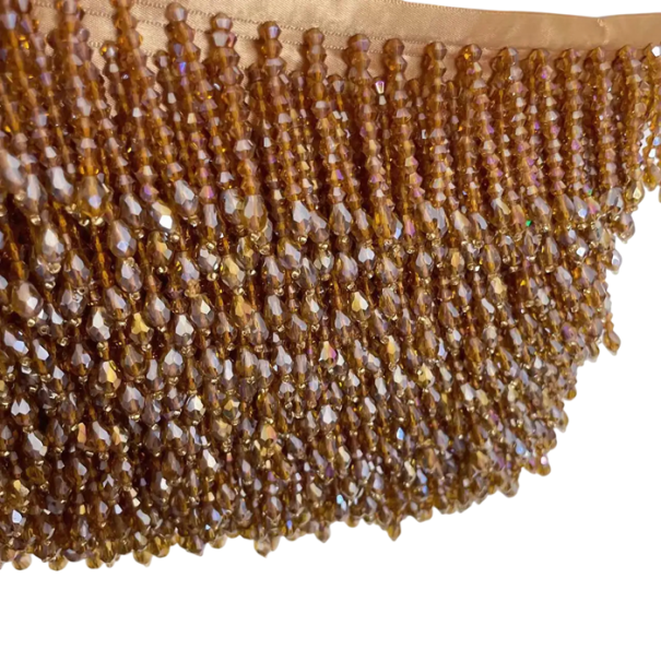 Vyšívací dekorativní stuha s korálkovými střapci 6 cm x 90 cm Polyesterová ozdobná páska pro zdobení oděvů závěsů polštářů textilu hnědá