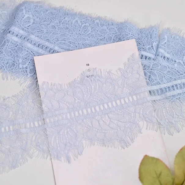 Vyšívaná krajková látka šířka 9,5 cm délka 3 m Polyesterová dekorativní krajka na šití oděvů svatební dekorace lemování textilu světle modrá