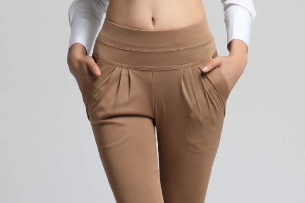 Wiosenne stylowe spodnie damskie J1093 khaki S