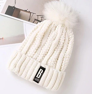Women's Knitted Beanie with Pom-Pom J2803 white
