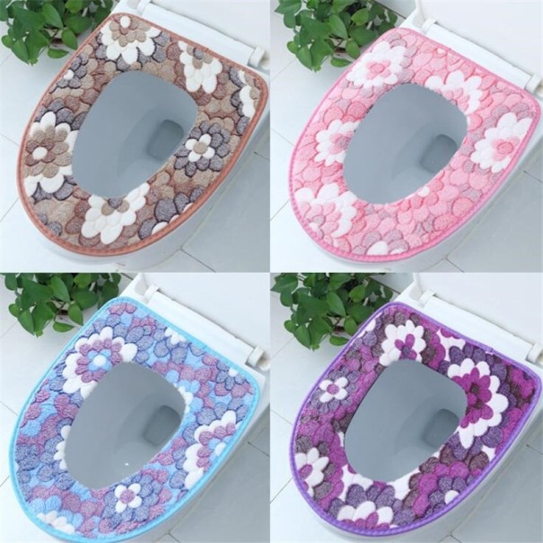 Zachte toiletbrilhoes met bloemen