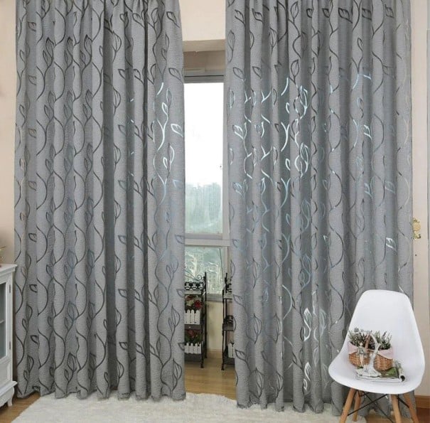Žakárový polopriehľadný záves Záves so vzorom listu Elegantný dlhý záves Dizajnový tkaný záves Panelový záves so zavesením na riasiacej páske sivá