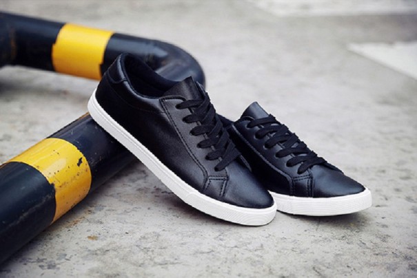Zapatillas deportivas de mujer de piel sintética J1183 negro 37