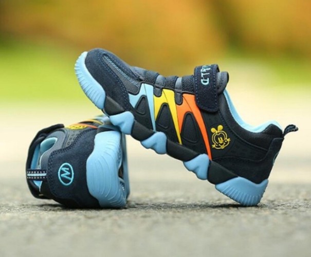 Zapatillas deportivas modernas para niños A2399 azul oscuro 34