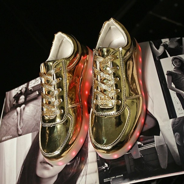 Zapatillas luminosas para niñas dorado 32