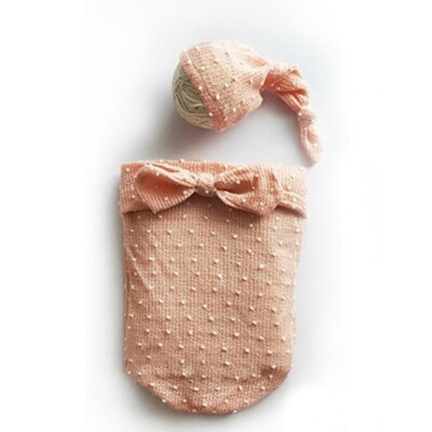 Zestaw dziecięcy do fotografowania czapka i otulacz różowy