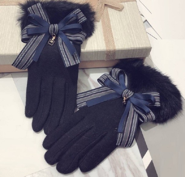 Zimowe rękawiczki damskie z kokardą czarny 1