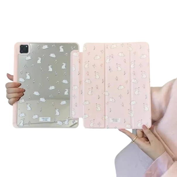 Zrcadlové pouzdro na tablet iPad 9,7 palce 5. i 6. generace s motivem králíčků a kvítků skládací klopa akryl a plast se stojánkem růžová