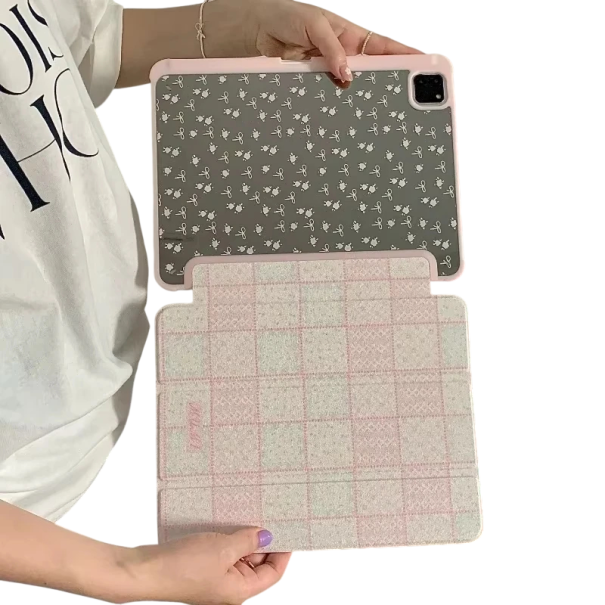 Zrcadlové pouzdro na tablet iPad Pro 11 z let 2021 a 2022 s motivem kvítků a mašlí kostkovaná klopa akryl a plast růžová barva 1